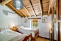 Habitación del primer piso con dos camas (con aire acondicionado)